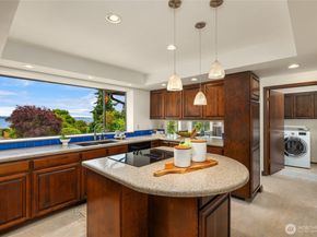 15194 Sunrise Drive NE, Bainbridge Island WA 98110