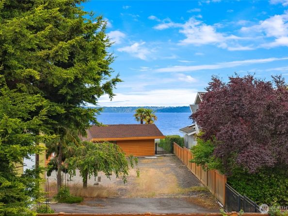 15194 Sunrise Drive NE, Bainbridge Island WA 98110