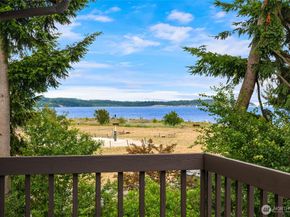 15194 Sunrise Drive NE, Bainbridge Island WA 98110