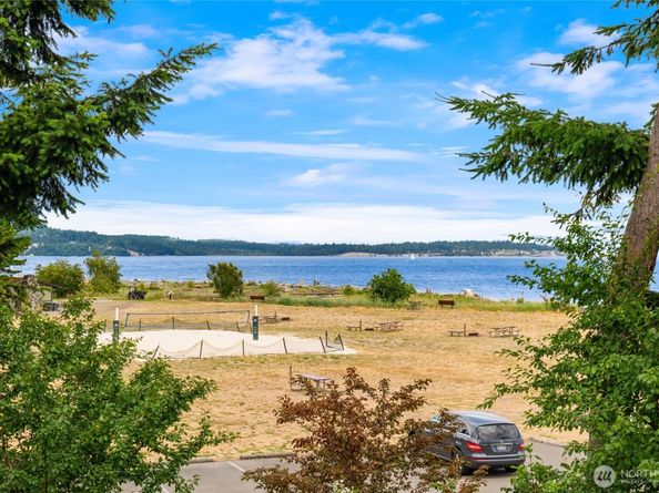 15194 Sunrise Drive NE, Bainbridge Island WA 98110