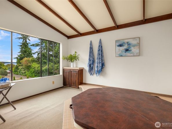 15194 Sunrise Drive NE, Bainbridge Island WA 98110