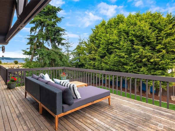 15194 Sunrise Drive NE, Bainbridge Island WA 98110