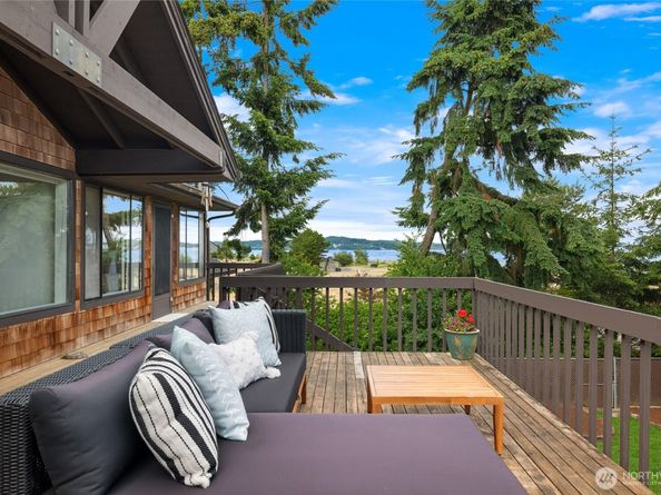 15194 Sunrise Drive NE, Bainbridge Island WA 98110