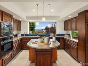 15194 Sunrise Drive NE, Bainbridge Island WA 98110