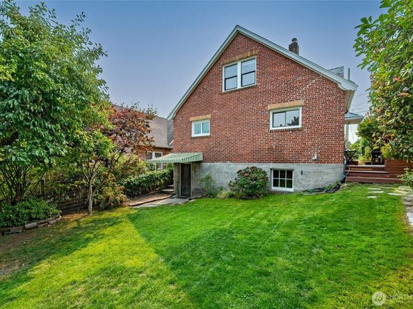 334 NE 57th Street, Seattle WA 98105