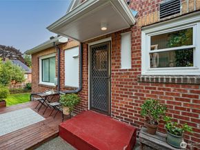 334 NE 57th Street, Seattle WA 98105