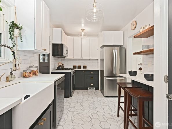 334 NE 57th Street, Seattle WA 98105