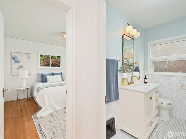 334 NE 57th Street, Seattle WA 98105
