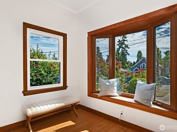334 NE 57th Street, Seattle WA 98105