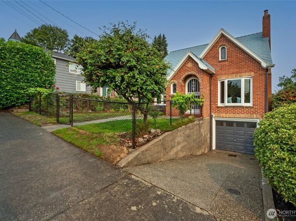 334 NE 57th Street, Seattle WA 98105