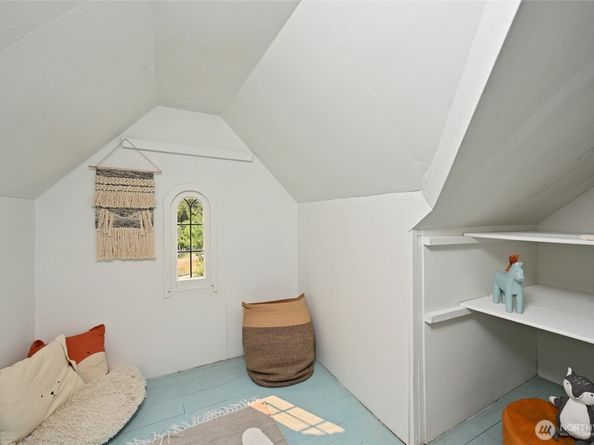 334 NE 57th Street, Seattle WA 98105