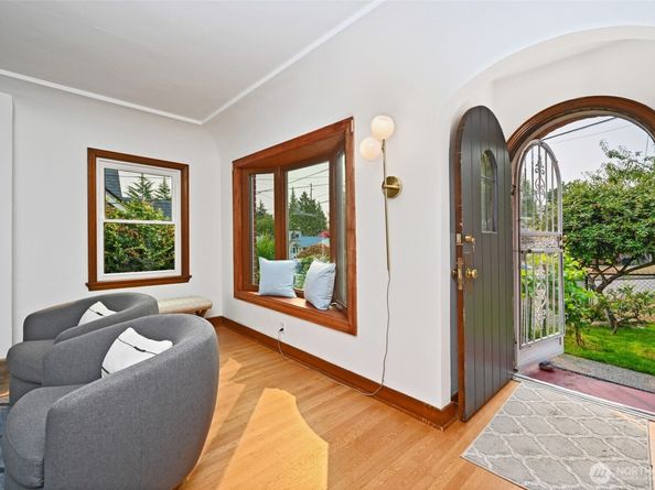 334 NE 57th Street, Seattle WA 98105