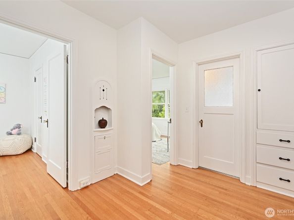 334 NE 57th Street, Seattle WA 98105