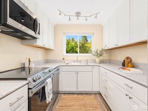 13279 15th Avenue NE B20, Seattle WA 98125