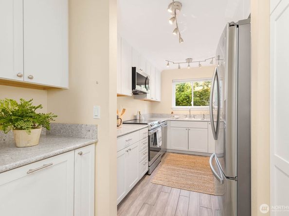 13279 15th Avenue NE B20, Seattle WA 98125