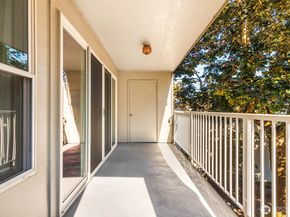 13279 15th Avenue NE B20, Seattle WA 98125