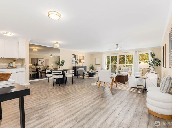 13279 15th Avenue NE B20, Seattle WA 98125