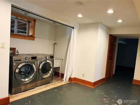 3411 22nd Avenue W, Seattle WA 98199