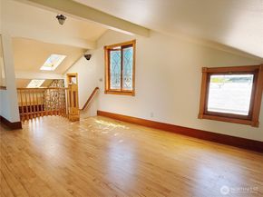 3411 22nd Avenue W, Seattle WA 98199