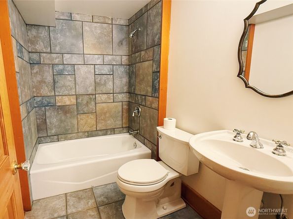 3411 22nd Avenue W, Seattle WA 98199