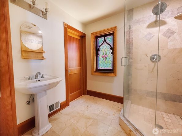 3411 22nd Avenue W, Seattle WA 98199
