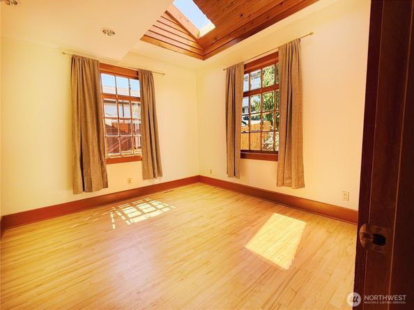 3411 22nd Avenue W, Seattle WA 98199