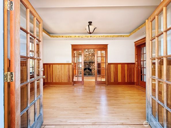 3411 22nd Avenue W, Seattle WA 98199