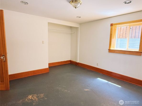 3411 22nd Avenue W, Seattle WA 98199