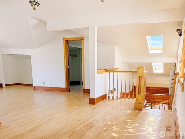 3411 22nd Avenue W, Seattle WA 98199