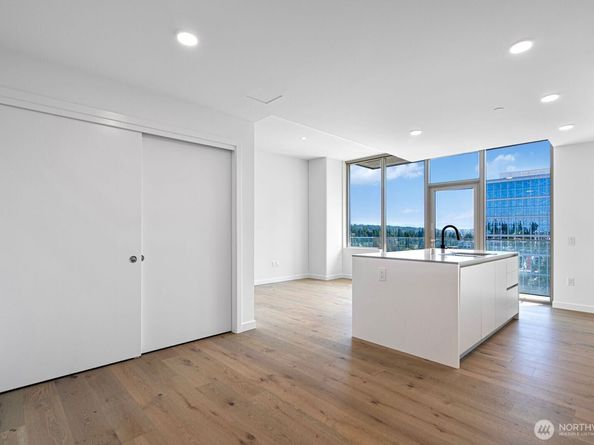 10232 NE 10th Avenue 1207, Bellevue WA 98004