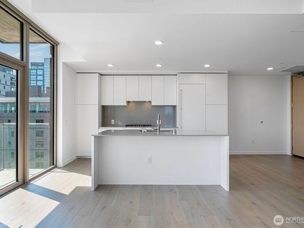 10232 NE 10th Avenue 1207, Bellevue WA 98004