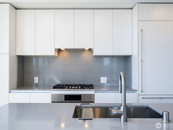 10232 NE 10th Avenue 1207, Bellevue WA 98004