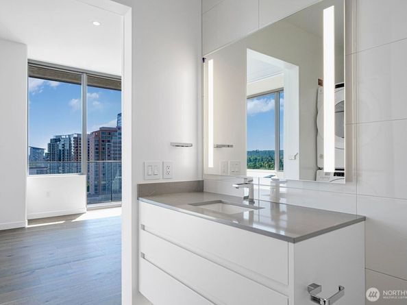 10232 NE 10th Avenue 1207, Bellevue WA 98004