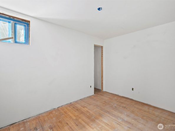 9528 9th Avenue NW, Seattle WA 98117