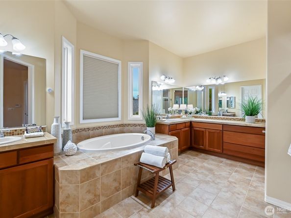 12441 Adair Creek Way NE, Redmond WA 98053