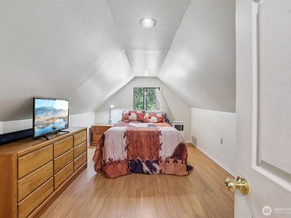 17209 W Riverside Drive, Bothell WA 98011
