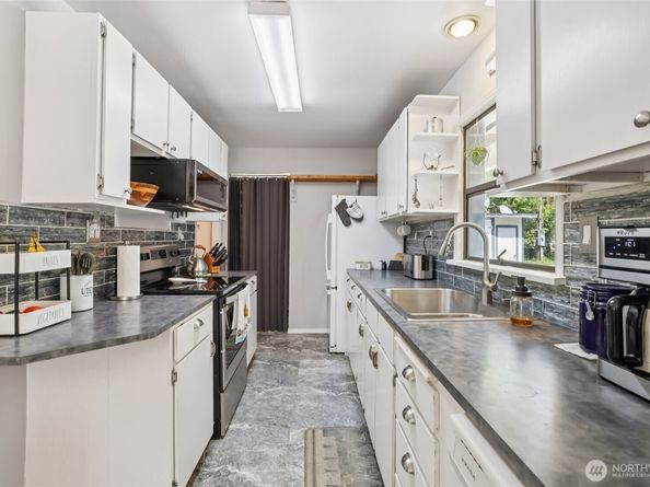 17209 W Riverside Drive, Bothell WA 98011