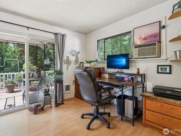 17209 W Riverside Drive, Bothell WA 98011