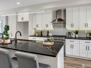 6726 NE 187th Street 102, Kenmore WA 98028