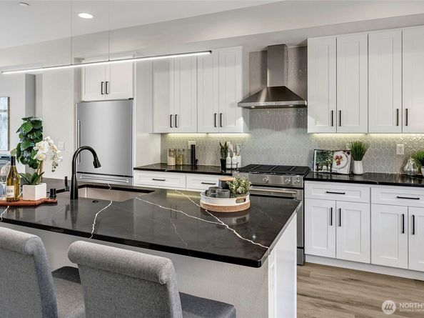 6726 NE 187th Street 102, Kenmore WA 98028