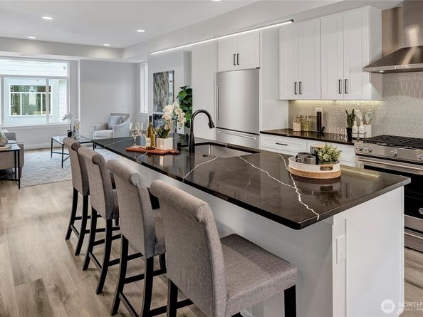 6726 NE 187th Street 102, Kenmore WA 98028