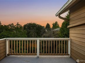 1511 Magnolia Way W, Seattle WA 98199