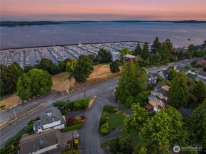 1511 Magnolia Way W, Seattle WA 98199