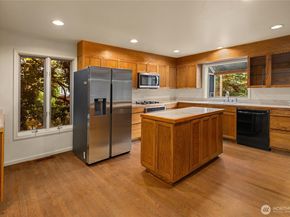 1511 Magnolia Way W, Seattle WA 98199