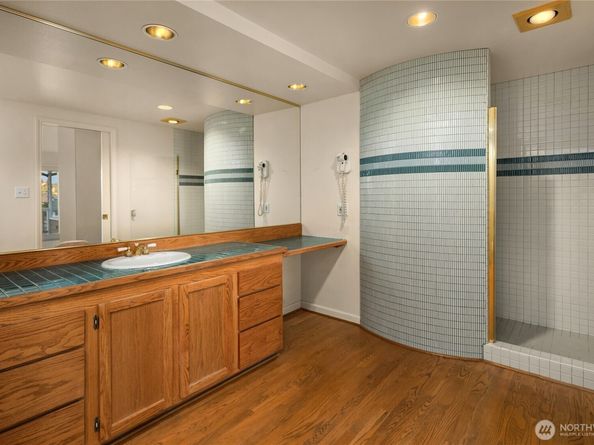 1511 Magnolia Way W, Seattle WA 98199