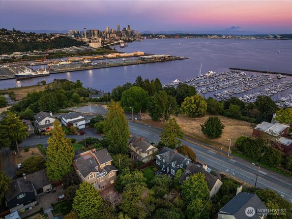 1511 Magnolia Way W, Seattle WA 98199