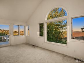 1511 Magnolia Way W, Seattle WA 98199