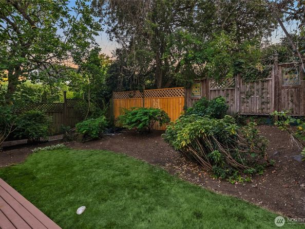 1511 Magnolia Way W, Seattle WA 98199