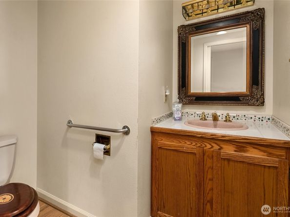 1511 Magnolia Way W, Seattle WA 98199
