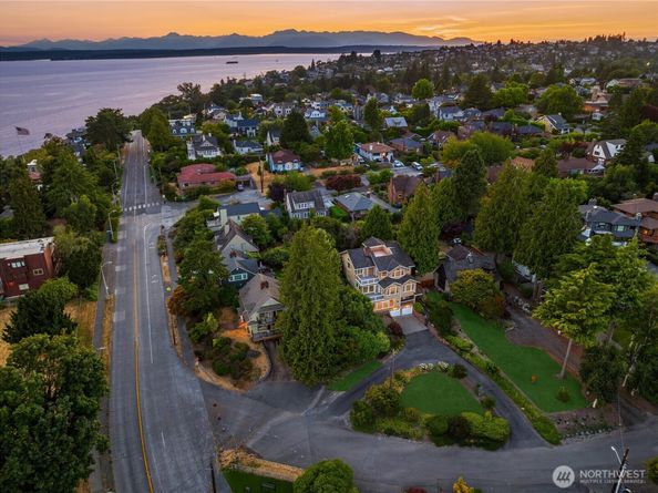 1511 Magnolia Way W, Seattle WA 98199